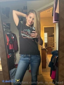 Lyric_in_my_head - This is an acceptable Friday outfit right