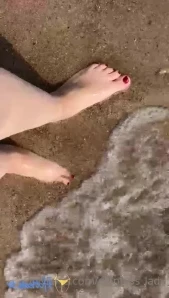 Giantess_lady - Black toenails