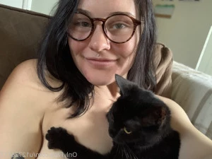 Lilithsage69 - I still feel like shiiiit today but I m gonna hang out