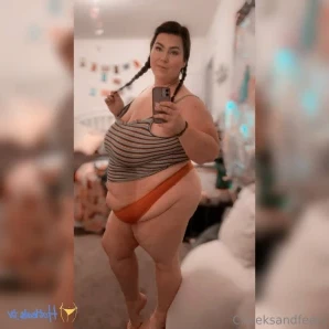Cheeksandfeetsfree - 5 minute compilation of Fat Goddess FARTS if you