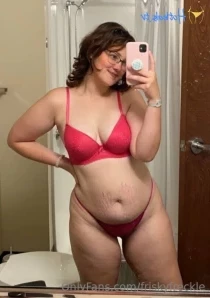 Friskyfreckle - Jiggle jiggle