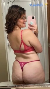 Friskyfreckle - Little peek under my blanket