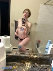 Divine-femme - i live with a hot tub now which means i have an excuse