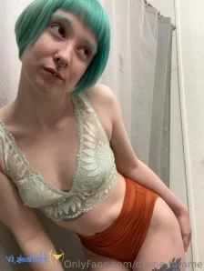 Divine-femme - she passes you the boof do you accept yes or no