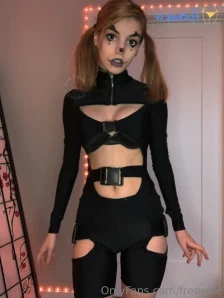Freeevie - Swimsuit selfie See the rest on eviesunset