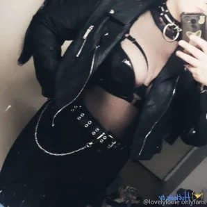 Lovelylouie - Busty babe at your service