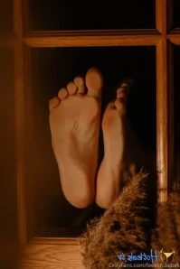Feetish.babes - Nature and I were one We were walking barefoot feeling
