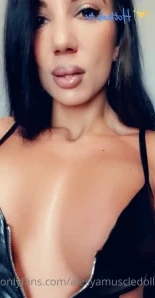 Alesyamuscledoll - Happy Monday starts with butt clapping