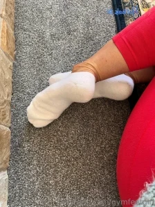 Gymfeetgirl - This is for you sock rubbing lovers out there FYI my ass