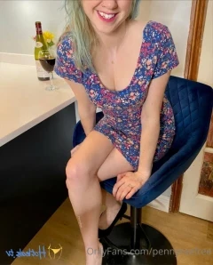 Pennyraefree - Showing off my bum Enjoy xx