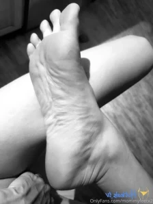 Mommyfeetx2 - raw footage feeling filthy thinking of you