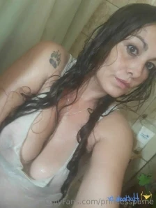 Princesspame - how does daddy red look on me I read you in private