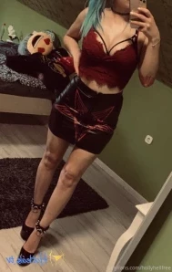 Hollyhellfree - 18 Tits and a little bit of pussey