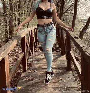 Hollyhellfree - 18 Stretching my ass