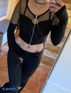 Hollyhellfree - 18 Tits and a little bit of pussey