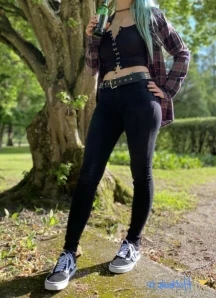 Hollyhellfree - 18 Stretching my ass