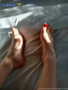 Mommynemesis - My feet are a little dirty who s gonna clean them