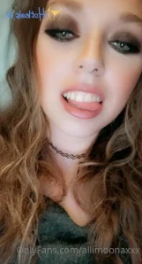 Allimoonaxxx - I should name my dragon dildo what do you think Oh and