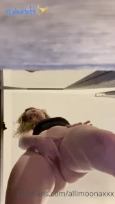 Allimoonaxxx - A close up of what my rose really does