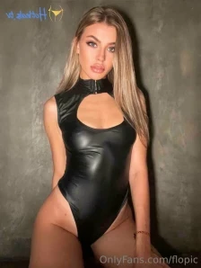 Flopic - New Premiere My StepMother found me masturbating and gave me