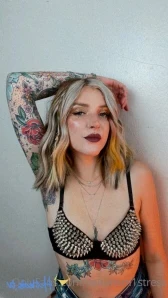 Brookes_world - My lips will make you shake and my tongue will make