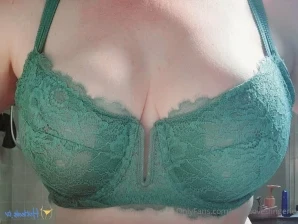 Minaloveslingerie - Happiest titty day
