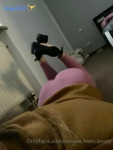 Deluxe.feets.booty - My feeds