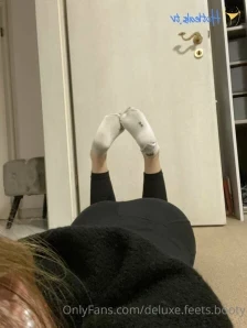 Deluxe.feets.booty - UPS da hat mein Zeh den Socken zerrisen feed