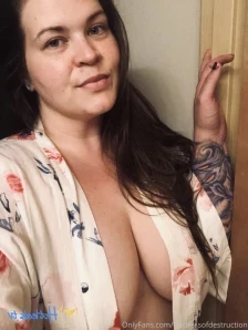 Inkedduchess - Thick thighs for you to grip as you go down