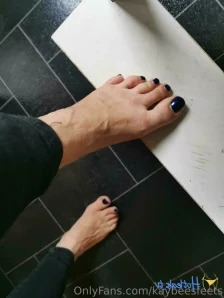 Kaybeesfeets - My feet are a little neglected I need some time off for