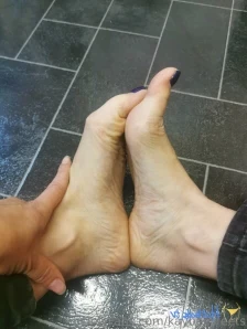 Kaybeesfeets - My feet are a little neglected I need some time off for