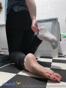 Kaybeesfeets - Some cold toe wriggles today