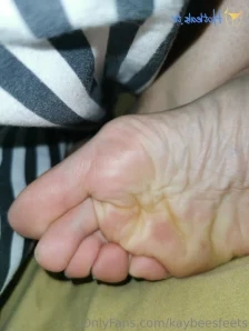 Kaybeesfeets - My feet are a little neglected I need some time off for part 2