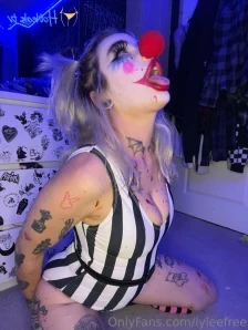Lyleefree - shower pics