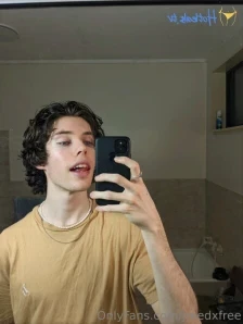 Jreedxfree - Sit in my lap while we ride the train Maybe we can ride