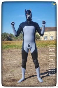 Tightlyrubberd - The very horny latexgimp is sealed in his skintight