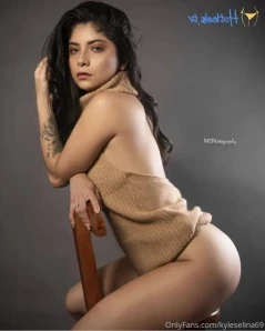 Selenakyle69 - PERFECT AASS PERFECT LATINA