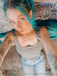 Lottienovafree - Fancy a chat Drop me a DM I m bored