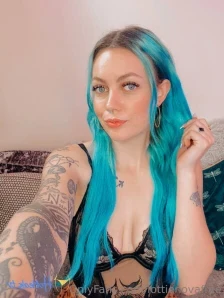Lottienovafree - I can be casual sometimes what do you prefer me in