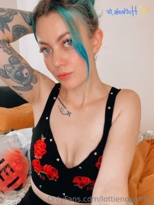 Lottienovafree - Love a shopping day who wants to see what I bought