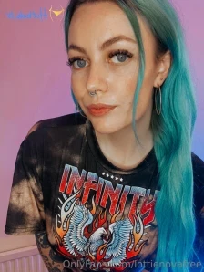Lottienovafree - Do you like me in red