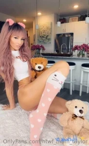 Htwf_mom_taylor - G G Strap-on Play Becca s first strap-on experience