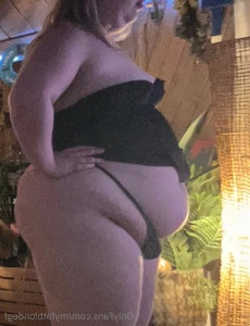 Myfatblondegf - Ladies and gentleman a beached whale And no that s not