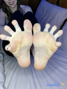 Paulinasprettyfeet - A new video for you freaks to enjoy 5 minutes of
