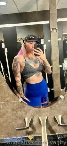V_vanity - Hiding something pretty underneath