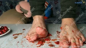 Moudenfeet - Chilling in my favourite fishnets I need a greedy tongue