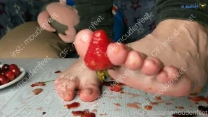 Moudenfeet - A giant lady has come to destroy and crush She will crush