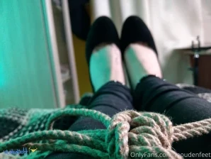 Moudenfeet - 15 minute tickling session When I decided to tickle my