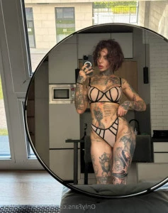 Emmacharlottee - Baby be gentle with me My body craves you