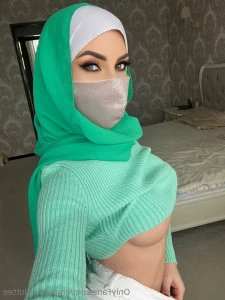 Emmacharlottee - Sweet babe with sexy figure will give you